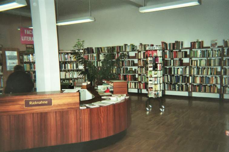 Bild 1 der damals neu eröffneten Bibliothek.
